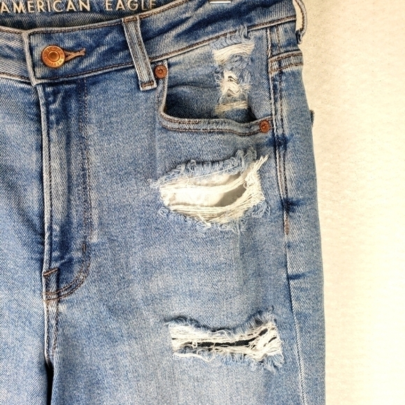American Eagle Stretch Distressed Light Wash Mom Jeans Size 6 - Picture 9 of 13